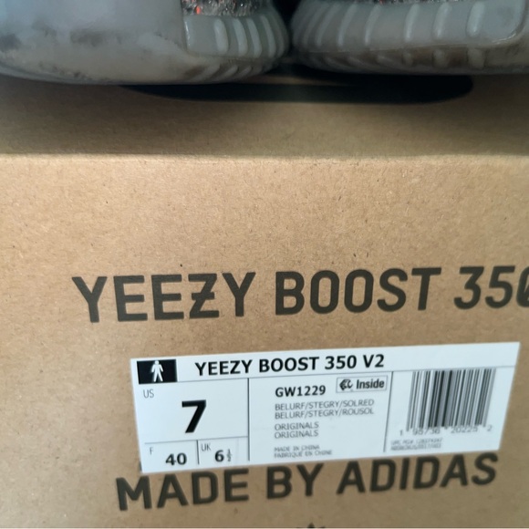 Yeezy Boost Size 7 - Picture 2 of 9